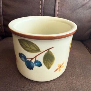 Longaberger Pottery 1 Pint Berry Crock Fruit Medley Great condition